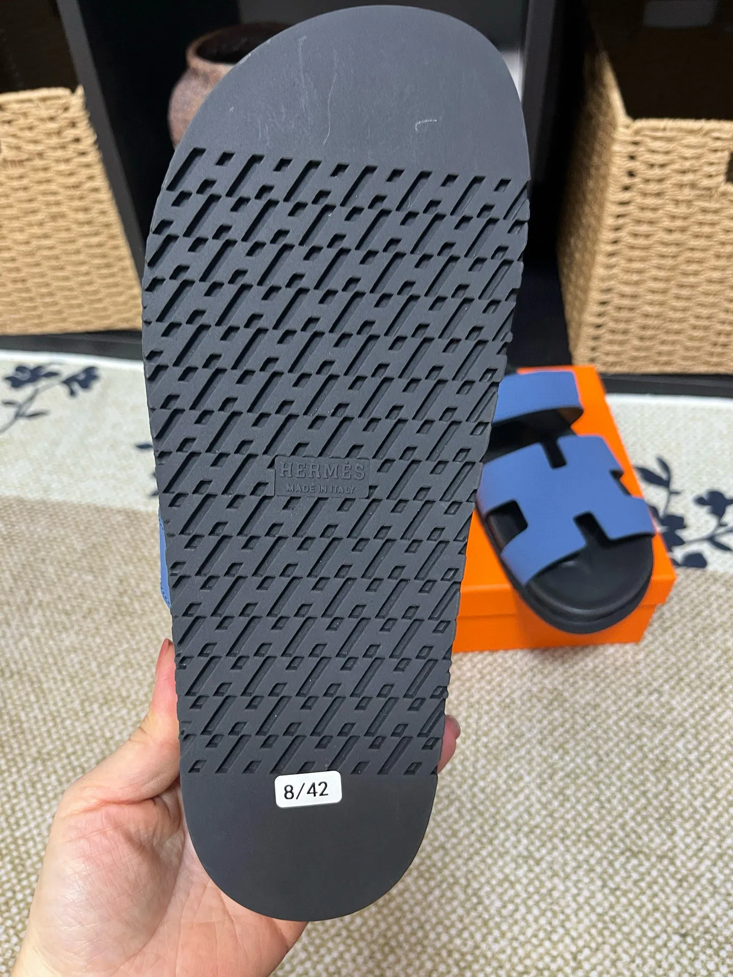 P300 Long-term stock Hermes men’s Kazimir slippers for couples - top quality woven calfskin functional sandals with intertwined uppers inspired by the “H” iconic pattern to create a casual look, perfect for summer. Imported cowhide + cowhide lining + TUP outsole Size: 35-46